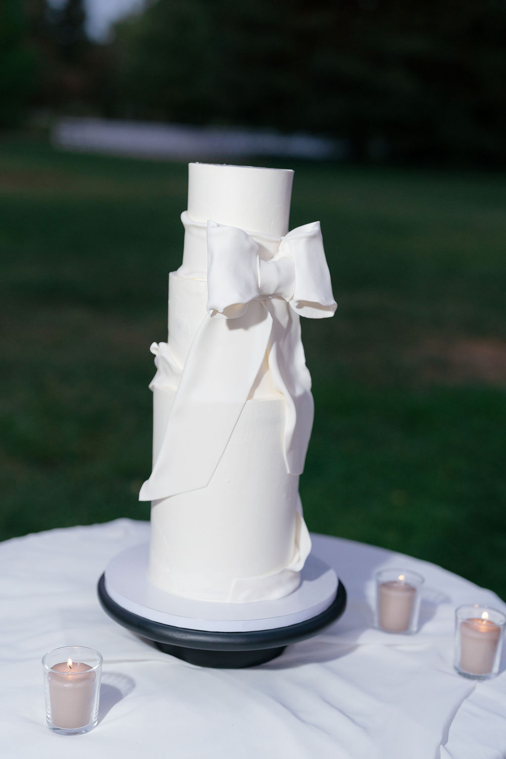 Modern three-tier wedding cake with bow detail at Park Winters wedding reception.